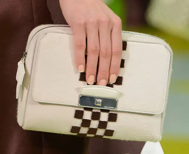 Louis-Vuitton-el-çantası-modeli.webp