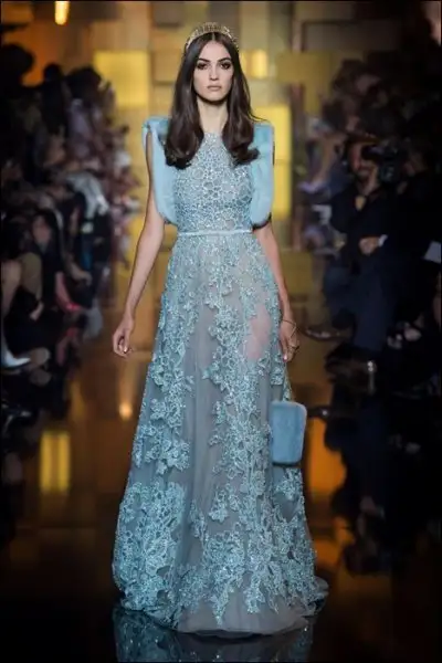 Mavi-2017-Elie-Saab-Elbise.webp