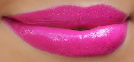 maybelline-hot-plum-swatch-001.webp
