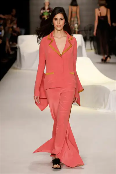 mbfwi-mehtap-elaidi-2018-sonbahar-kis-62124-29032018135838.webp