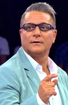 mehmet-ali-erbil-konuklarinin-kulisine-ciplak-7427916_x_787_300.webp