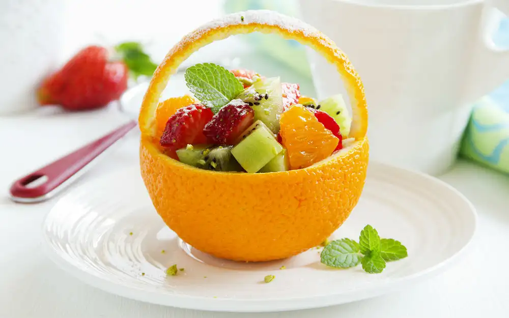 meyve-salatasi-sunumu.webp