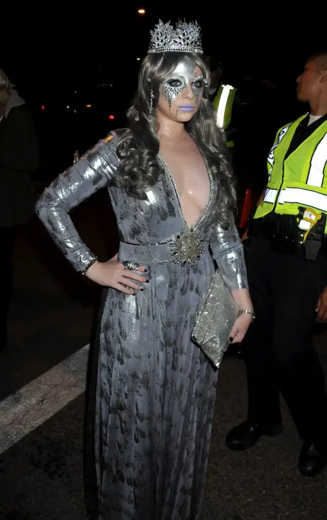 michelle-trachtenberg-casa-tequila-halloween-party-in-beverly-hills-october-2015_4.webp