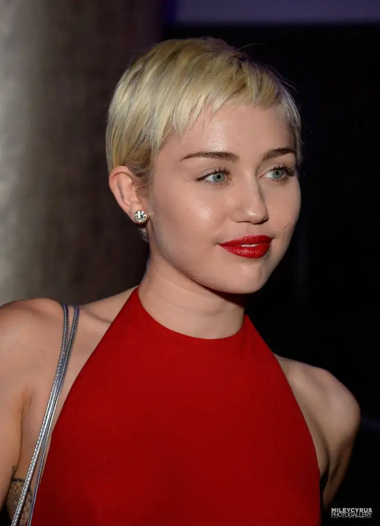 miley-cyrus-coming-to-primary-wave-9th-annual-pre-grammy-party-los-angeles_1.webp