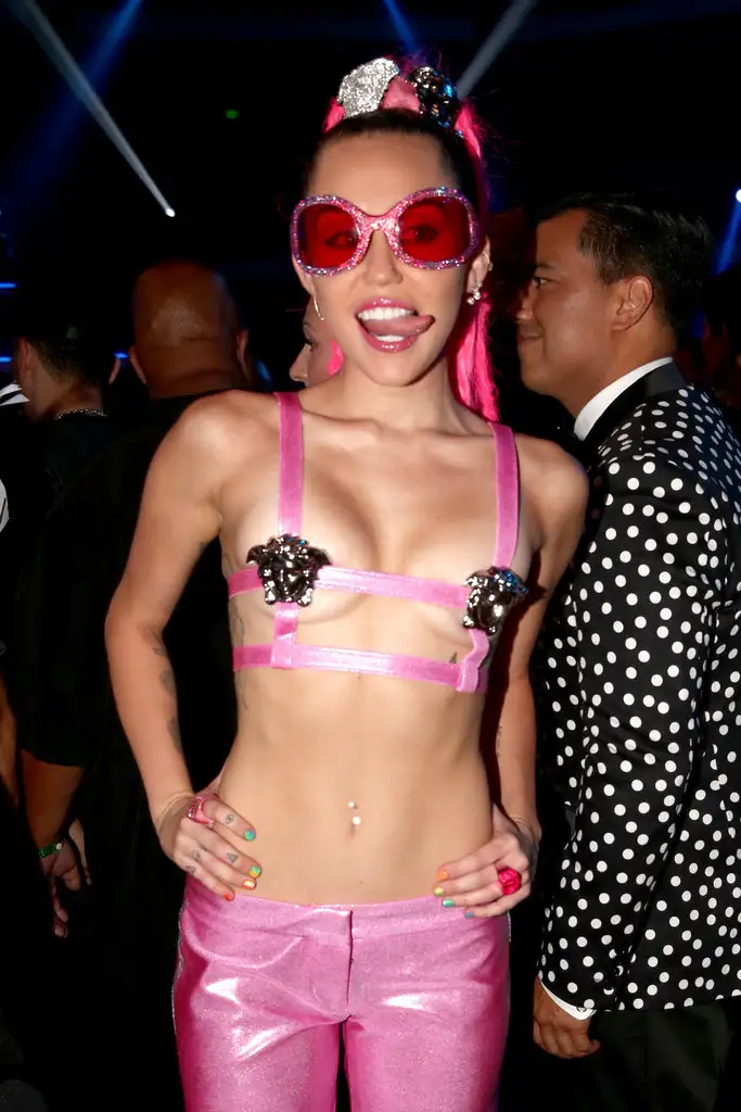 Miley-Cyrus-MTV-VMAs-2015-Pictures (7).webp