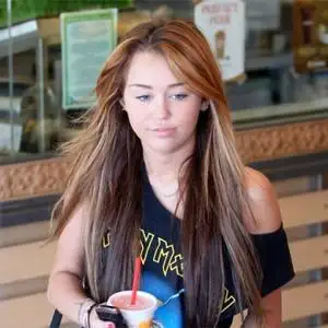 miley_cyrus_1185649.webp