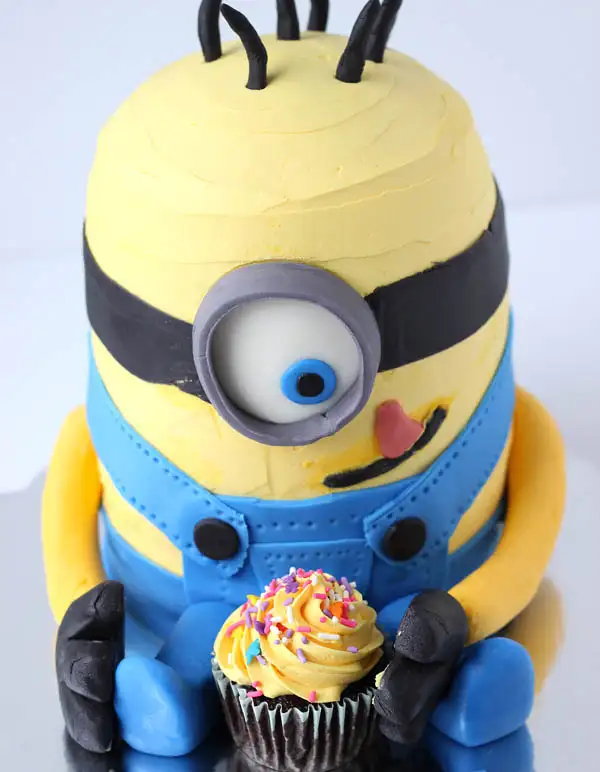 Minion-Cakes-11.webp
