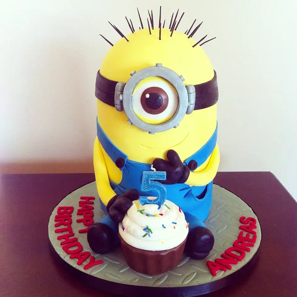 Minion-Cakes-12.webp