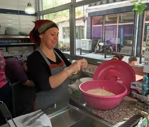mis-gozleme-pisi-canakkale-02-560x420.webp