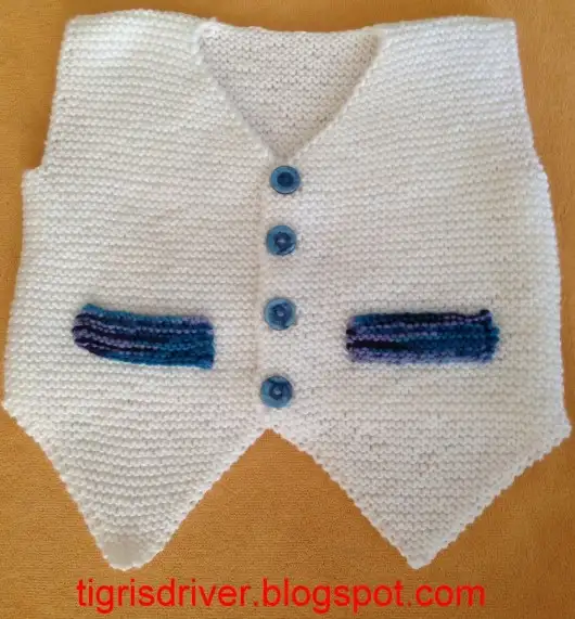 moda-erkek-bebek-orgu-cepken-yelek-modelleri-foto-galeri.webp