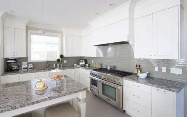 modern-beyaz-mutfak-dolabi-modelleri-NjYwN.webp