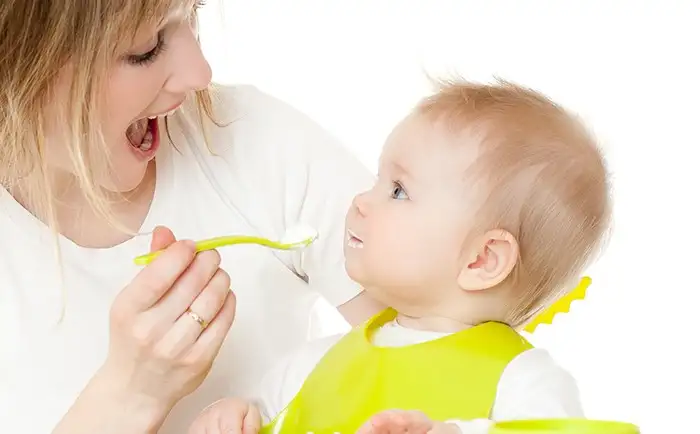 mon-bebe-mange-du-bio-700x434.webp