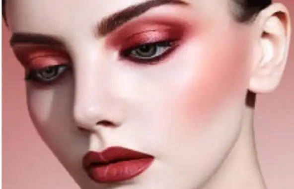 monokrom_makyaj_nasil_yapilir (1).webp