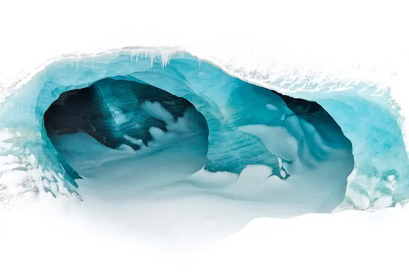 mont-blanc-mer-de-glace-ice-cave.webp