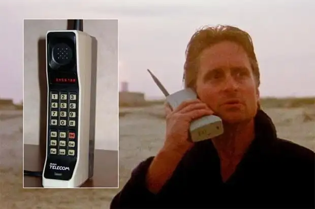 motorola-dynatac-8000x-1984,PPMFpd9qnkOx9R073EyAQg.webp