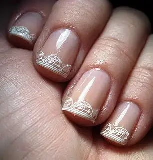 Nail-art-sposa-effetto-pizzo.webp