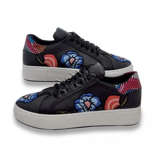 Nakışlı-Spor-Siyah-Güllü-Ayakkabı-Bayan-Sneakers-Lastik-Taban2.webp