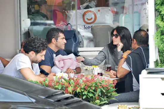 nefise-karatay-esi2.webp