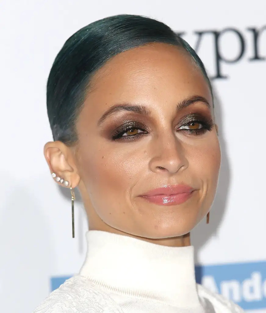 Nicole+Richie+Makeup+Smoky+Eyes+HUugjmlLbOXx.webp