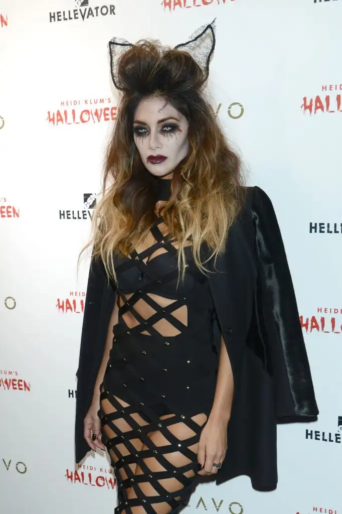 nicole-scherzinger-heidi-klum-halloween-party-in-new-york-city-october-2015_1.webp