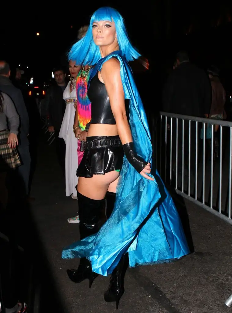 nina-agdal-heidi-klum-halloween-party-in-new-york-city-october-2015_7.webp