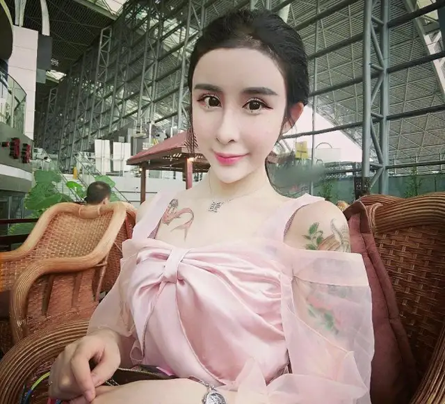 nrm_1428951703-15_year_old_girl_gets_extreme_plastic_surgery_goes_viral_online.webp
