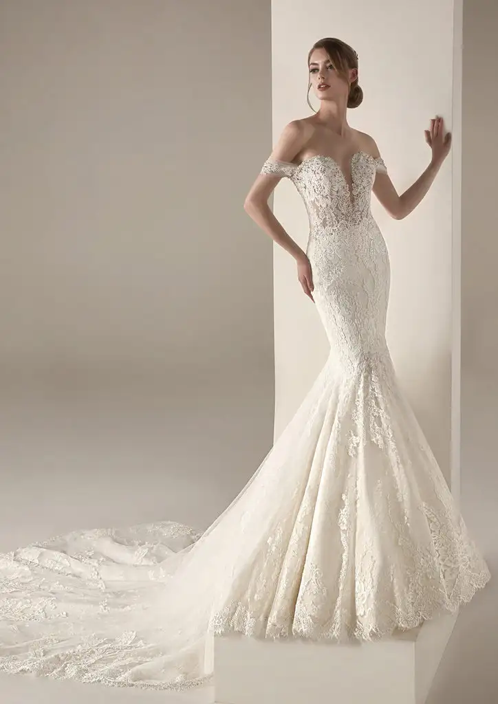 off-the-shoulder-wedding-dress-imelda-pronovias.webp