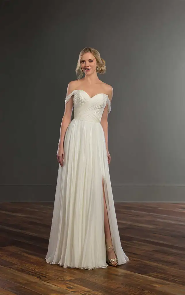 off-the-shoulder-wedding-dress-martinaliana.webp