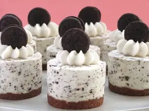 Oreo-Cookie-and-Cream-No-Bake-Cheesecake-Bakers-Royale1-300x225.webp