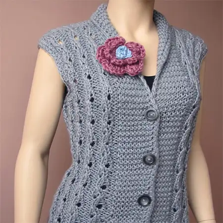 orgu-yelek-cicekli-modeli.webp