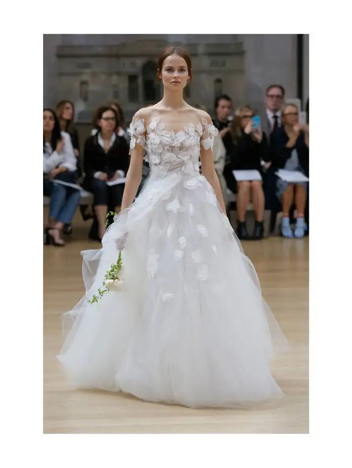 Oscar_De_La_Renta_Gelinlik_Modelleri_2018 (4).webp