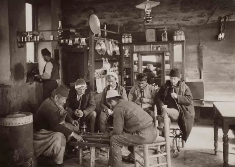 osmanlıda-kahvehaneler_01.webp