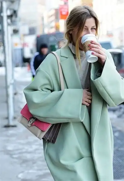 oversized-manto_56596eff-77bb-46b1-81c5-8881ff0132b1_1.webp