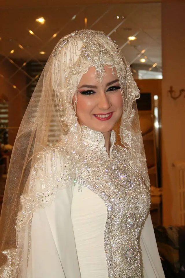 ozel_tasarim_tesetturlu_gelinlikler4.webp