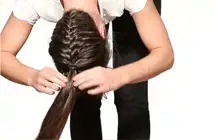 pantene_howto_23-braidedbackbun_step5.webp