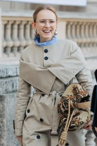paris_fw2017_voguefr_day2__20170302_5814_jpg_9279_north_499x_white.webp