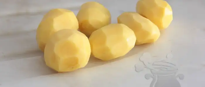 patates-kizartmasi-soyulmus-patatesler-hazir-700x300.webp