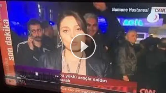 patlama-haberi-verilirken-kameraya-el-sallayan-adam-iste-ulkenin-ozeti-tn-play.webp
