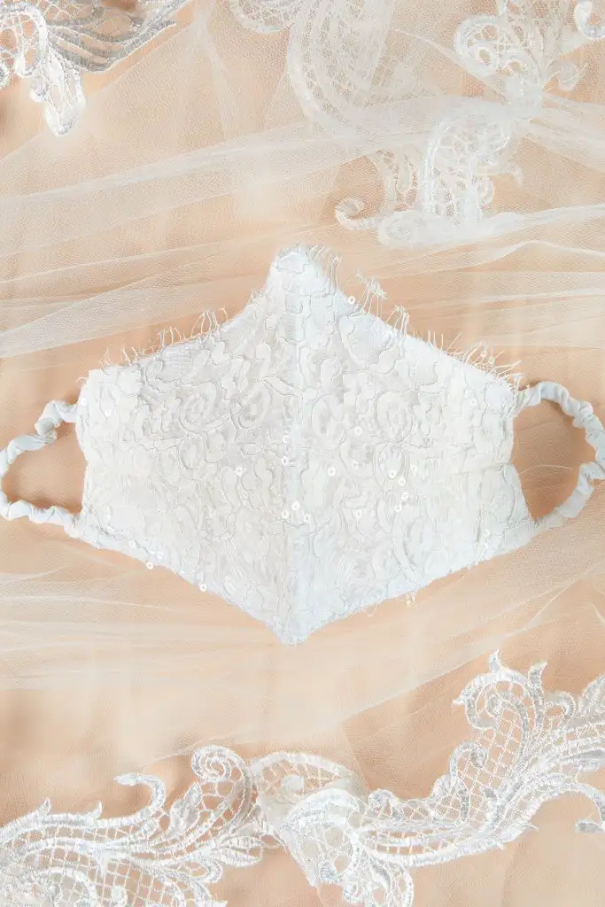 payetli-gelin-maskesi-duvak-eldiven-oleg-cassini-tr-15164-71-B.webp