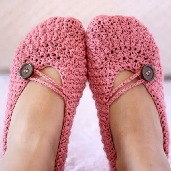 pembe-düğmeli-patik-modeli.webp