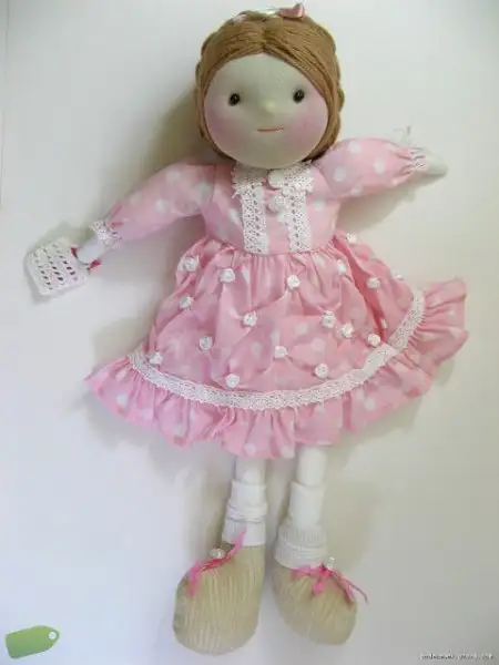 pembe-elbiseli-bez-bebek-modeli.webp