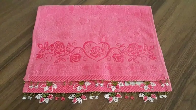 Pembe-igne-oyasi-mutfak-havlusu.webp
