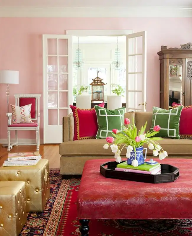 pembe-uyumlu-renk-dekorasyon.webp