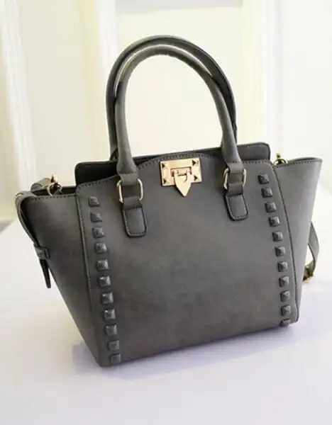 perçin-detaylı-gri-deri-trapeze-çanta-sk7483-585x750.webp