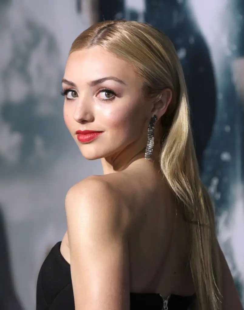 peyton-list-look-amazing-at-the-insurgent-premiere-in-new-york-city_1.webp