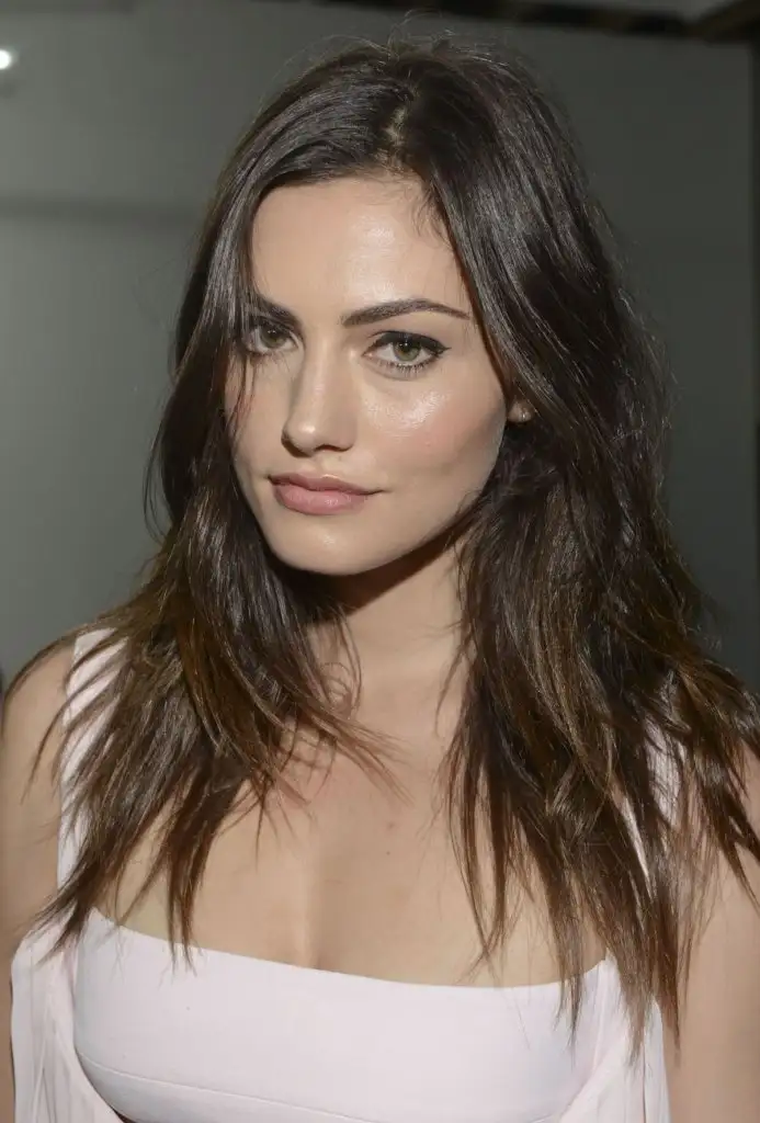 phoebe-tonkin-posing-at-dion-lee-fashion-show-in-ny_1.webp