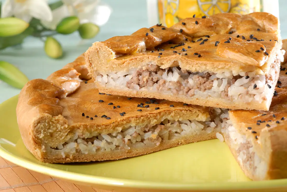 Pirinçli Etli Börek.webp