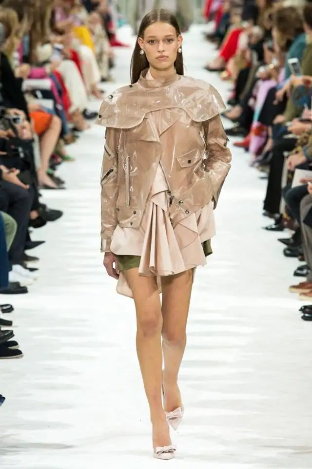 plastik_Giysi_ve_ayakkabilar (3).webp
