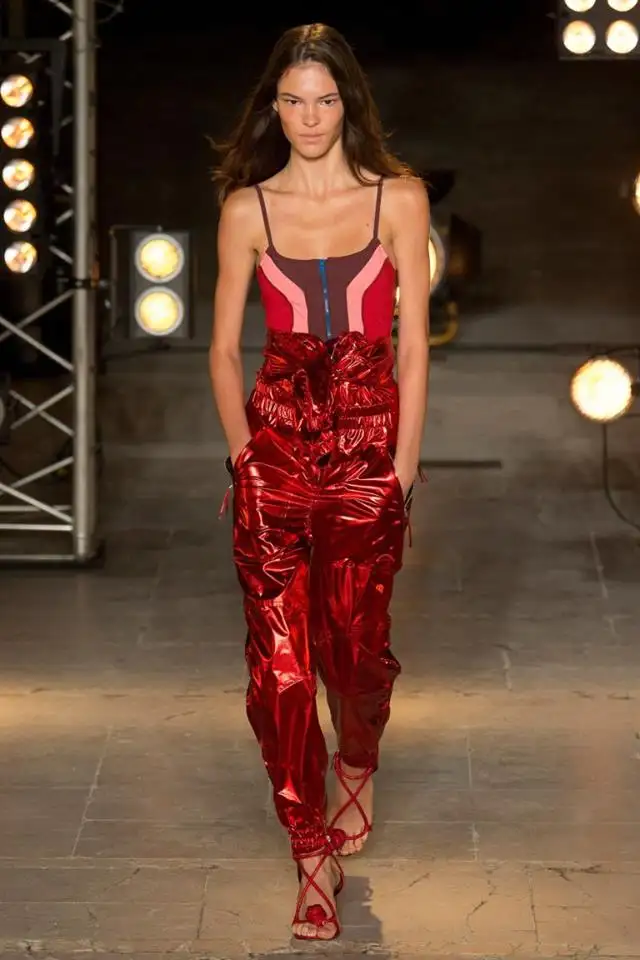 plastik_Giysi_ve_ayakkabilar (7).webp