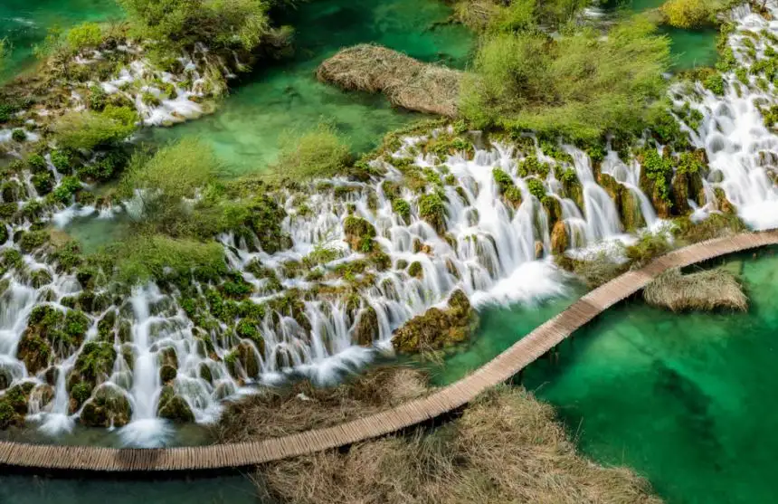 plitvice-lakes-amazing.webp